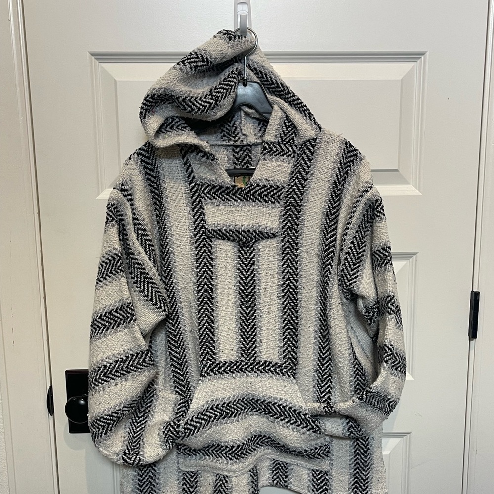 Men’s small poncho grey white striped